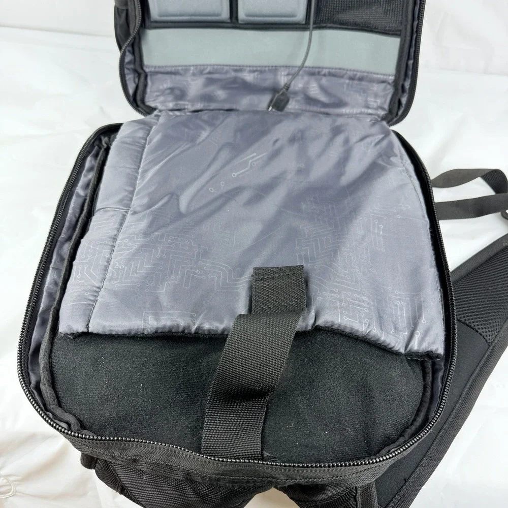 SWISSDIGITAL 38 L Laptop Backpack Simm 1.0 Deluxe Backpack Black